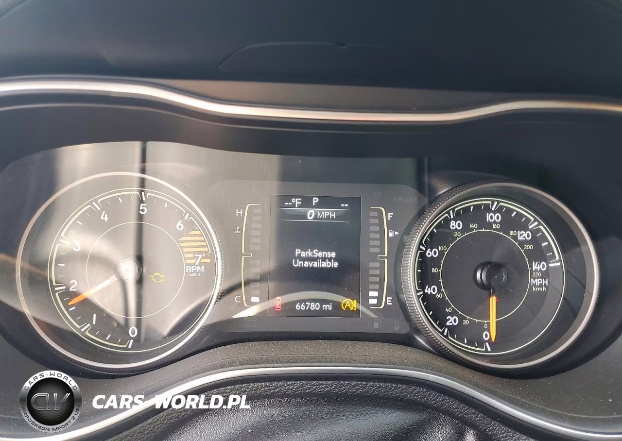 2020 Jeep Cherokee Latitude Plus VIN:1C4PJMLB9LD533638 - 9