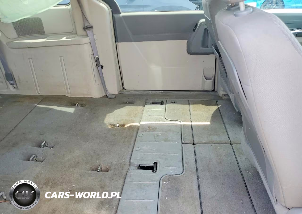 2008 Chrysler Town & Country Lx VIN:2A8HR44H18R678072 - 11