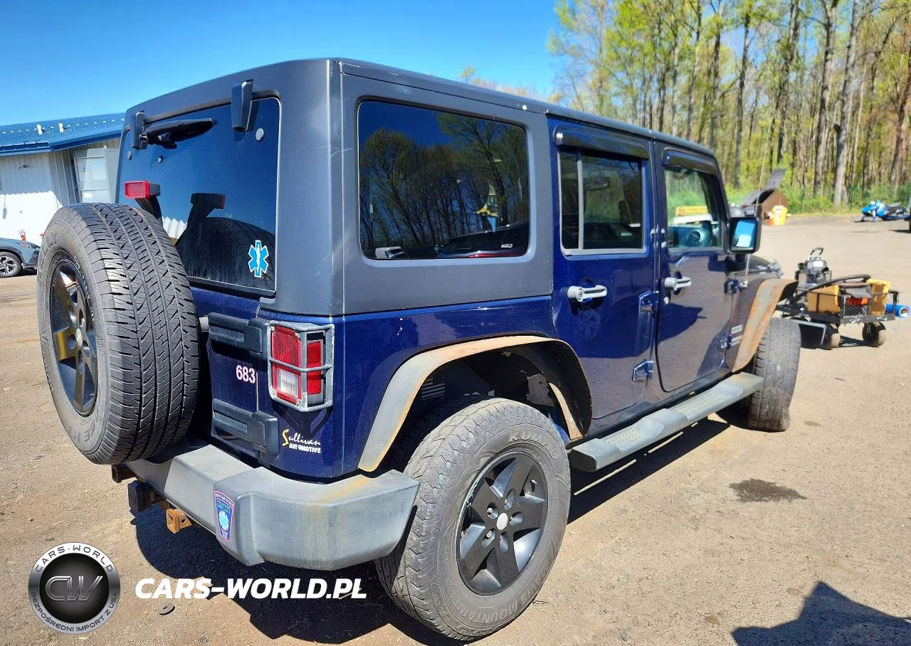 2013 Jeep Wrangler Unlimited Sport VIN:1C4HJWDG1DL503082 - 3