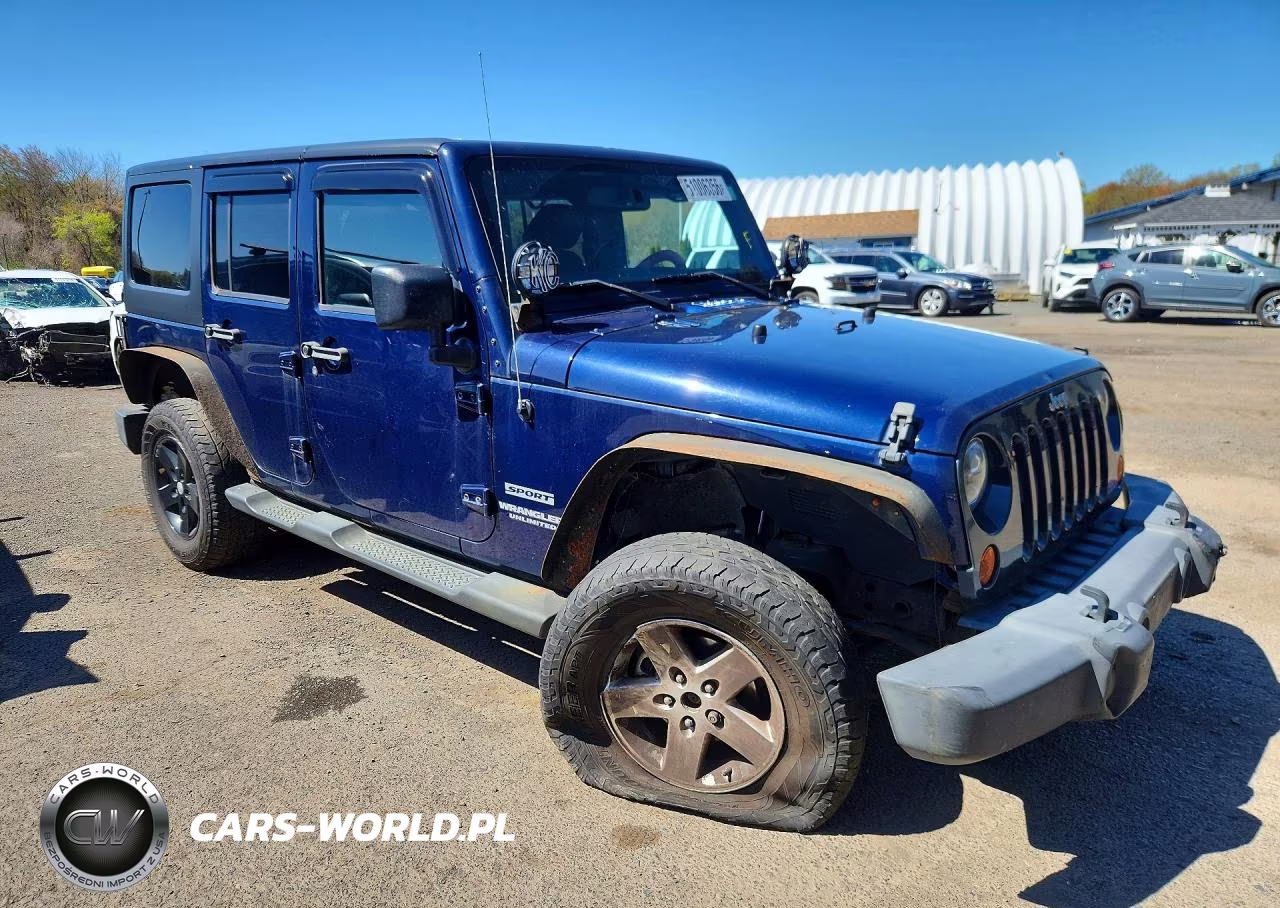 2013 Jeep Wrangler Unlimited Sport VIN:1C4HJWDG1DL503082 - 4