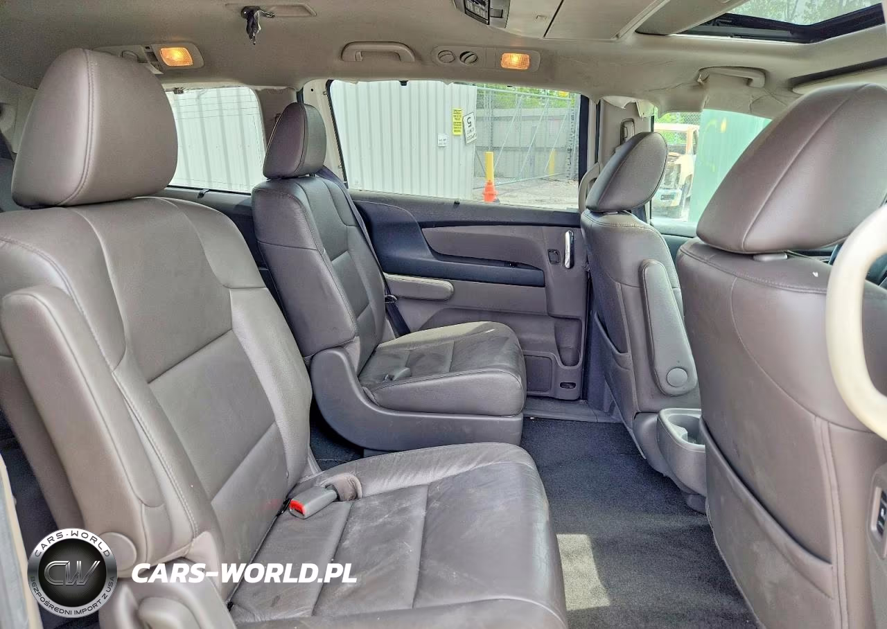 2014 Honda Odyssey Touring VIN:5FNRL5H9XEB065803 - 11