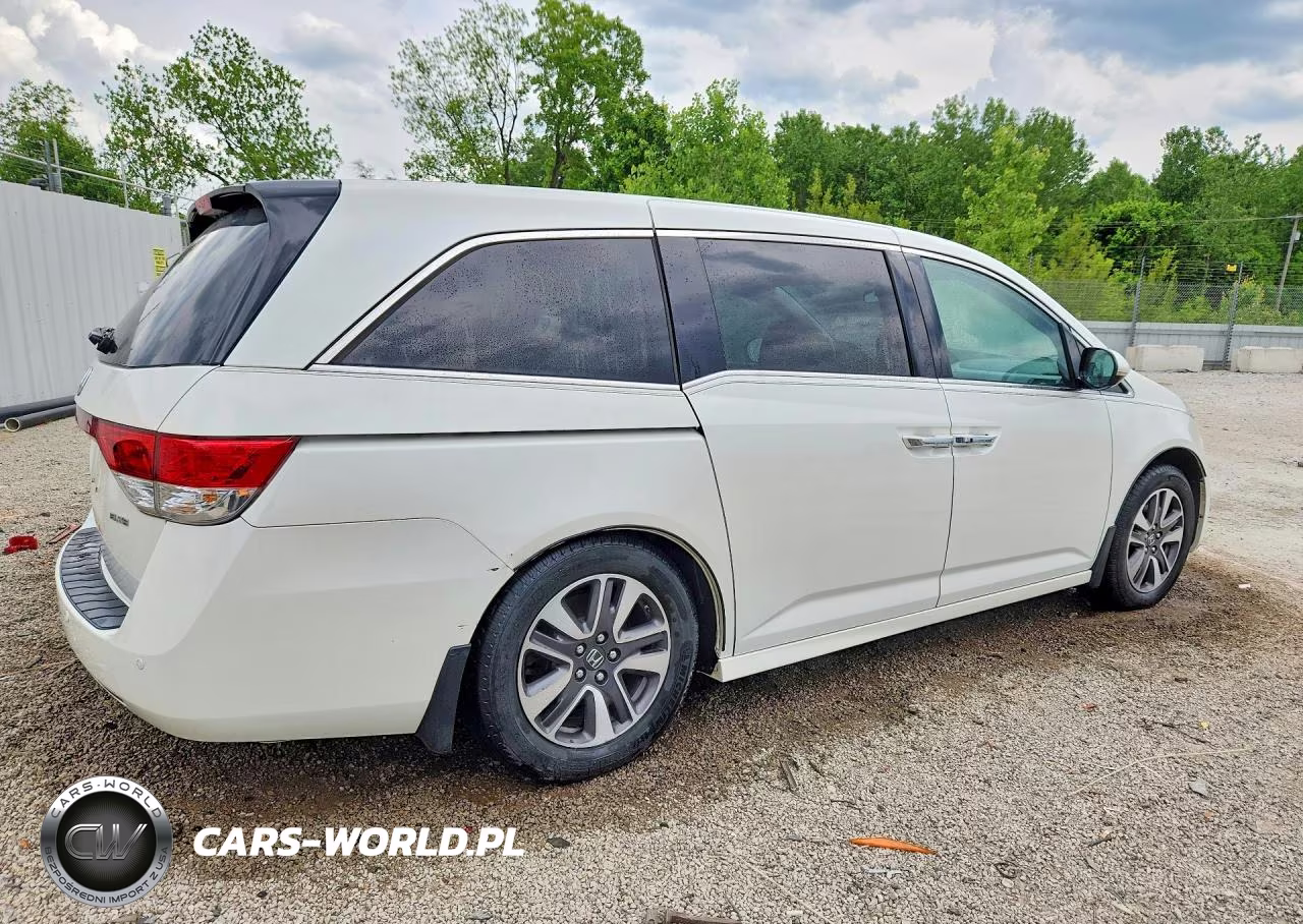 2014 Honda Odyssey Touring VIN:5FNRL5H9XEB065803 - 3