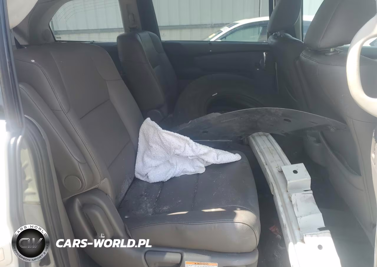 2015 Honda Odyssey Touring VIN:5FNRL5H95FB045945 - 11