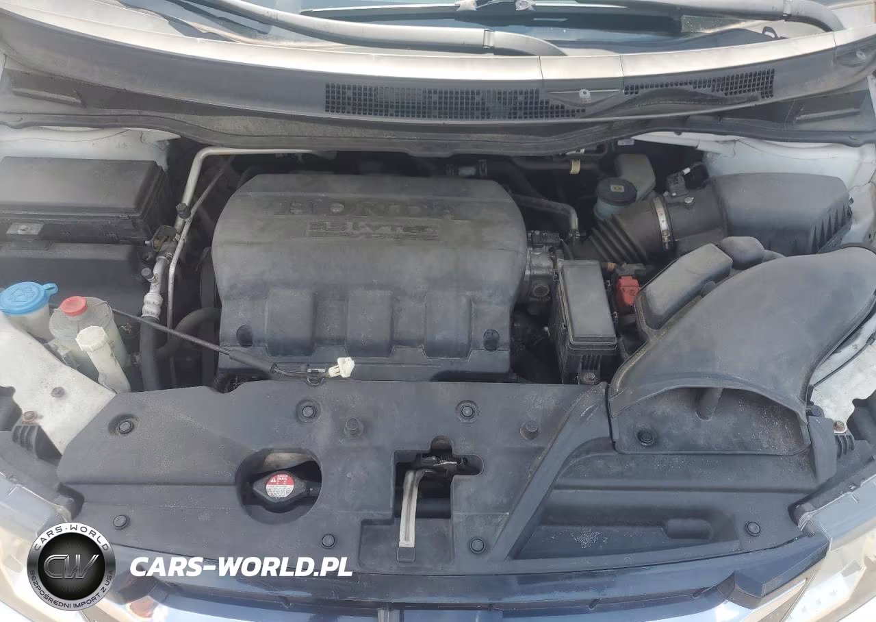2015 Honda Odyssey Touring VIN:5FNRL5H95FB045945 - 12