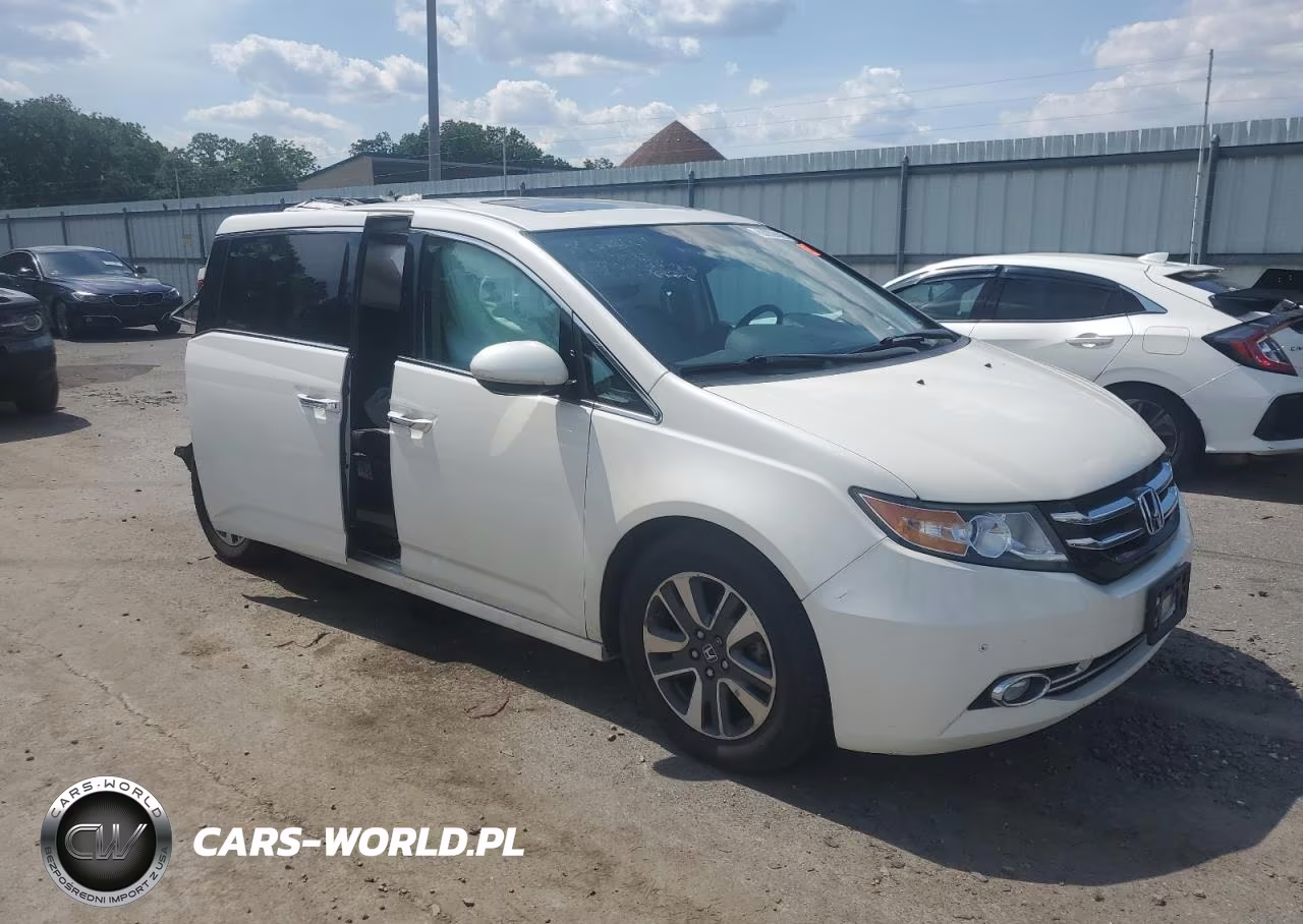 2015 Honda Odyssey Touring VIN:5FNRL5H95FB045945 - 4