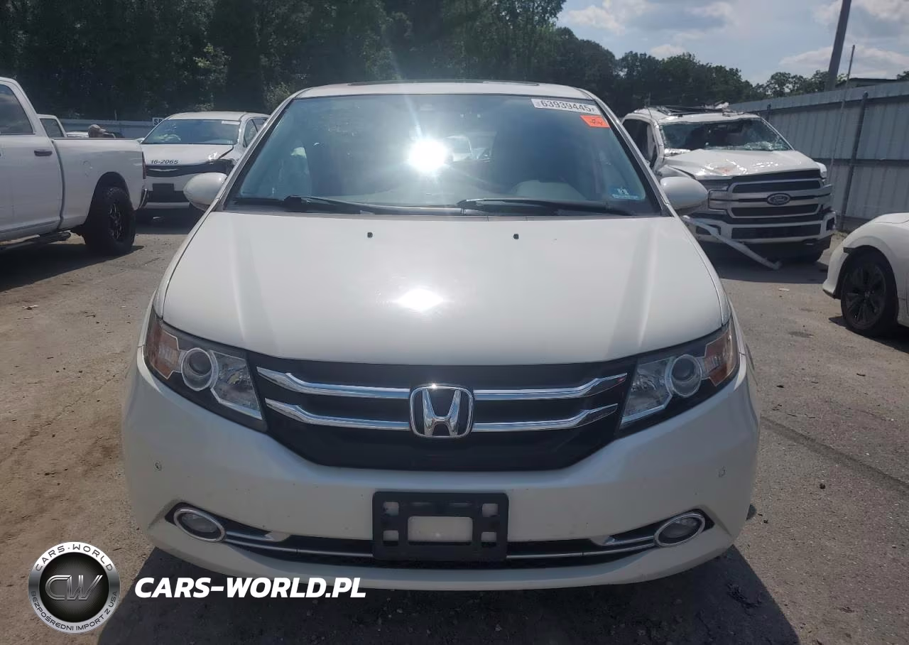 2015 Honda Odyssey Touring VIN:5FNRL5H95FB045945 - 5