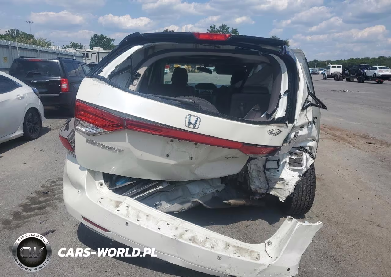 2015 Honda Odyssey Touring VIN:5FNRL5H95FB045945 - 6