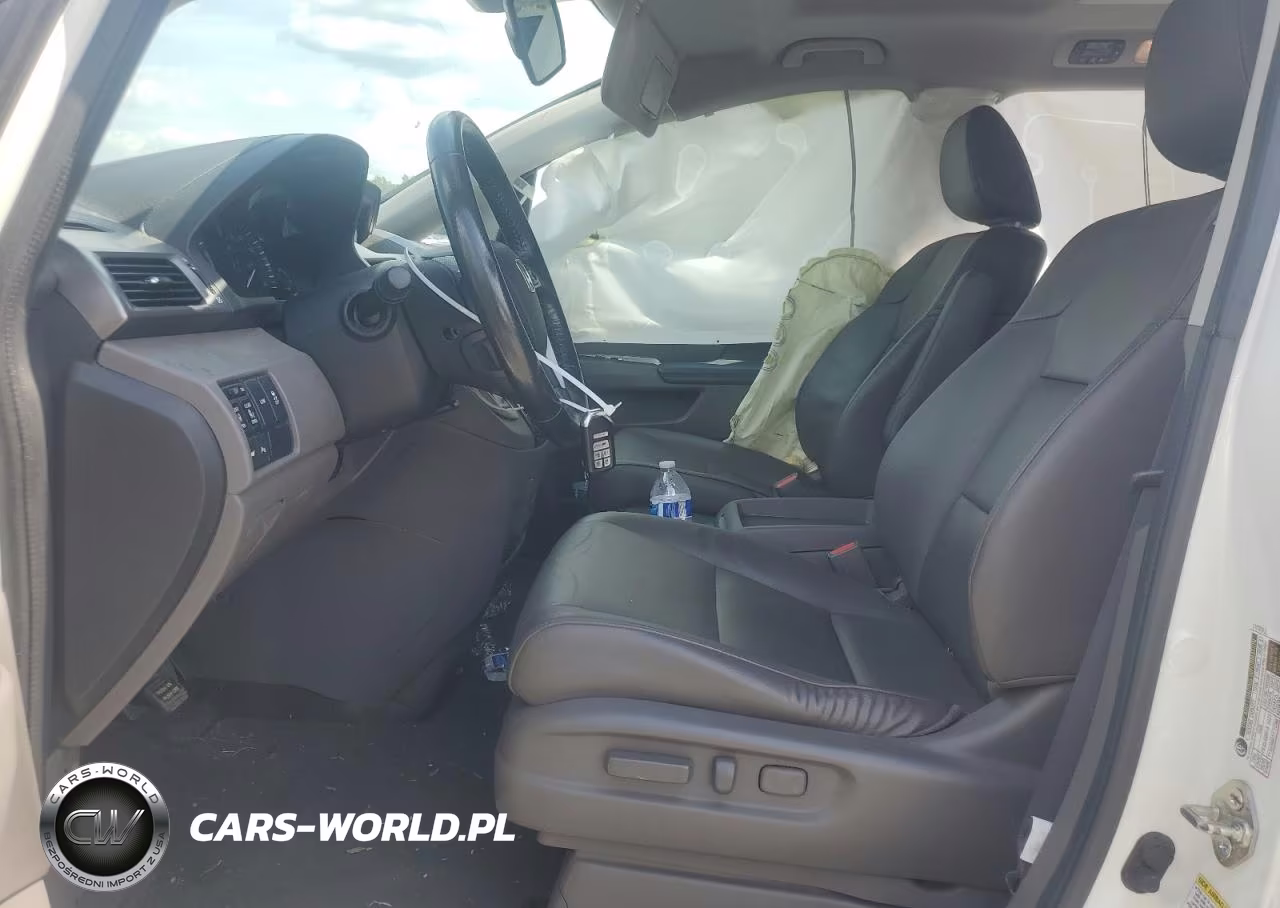 2015 Honda Odyssey Touring VIN:5FNRL5H95FB045945 - 7