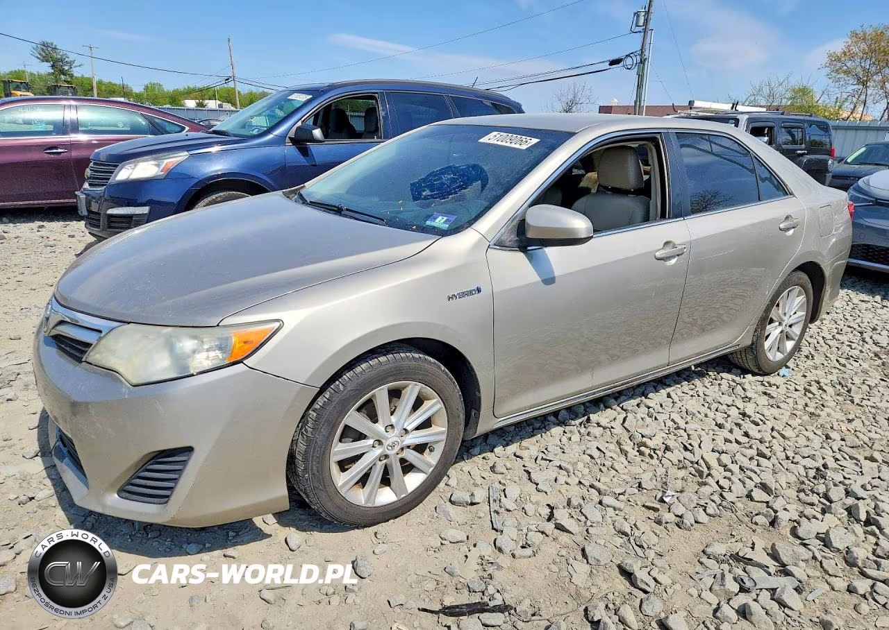 2013 Toyota Camry Hybrid Le – zdjęcie 1 z 12