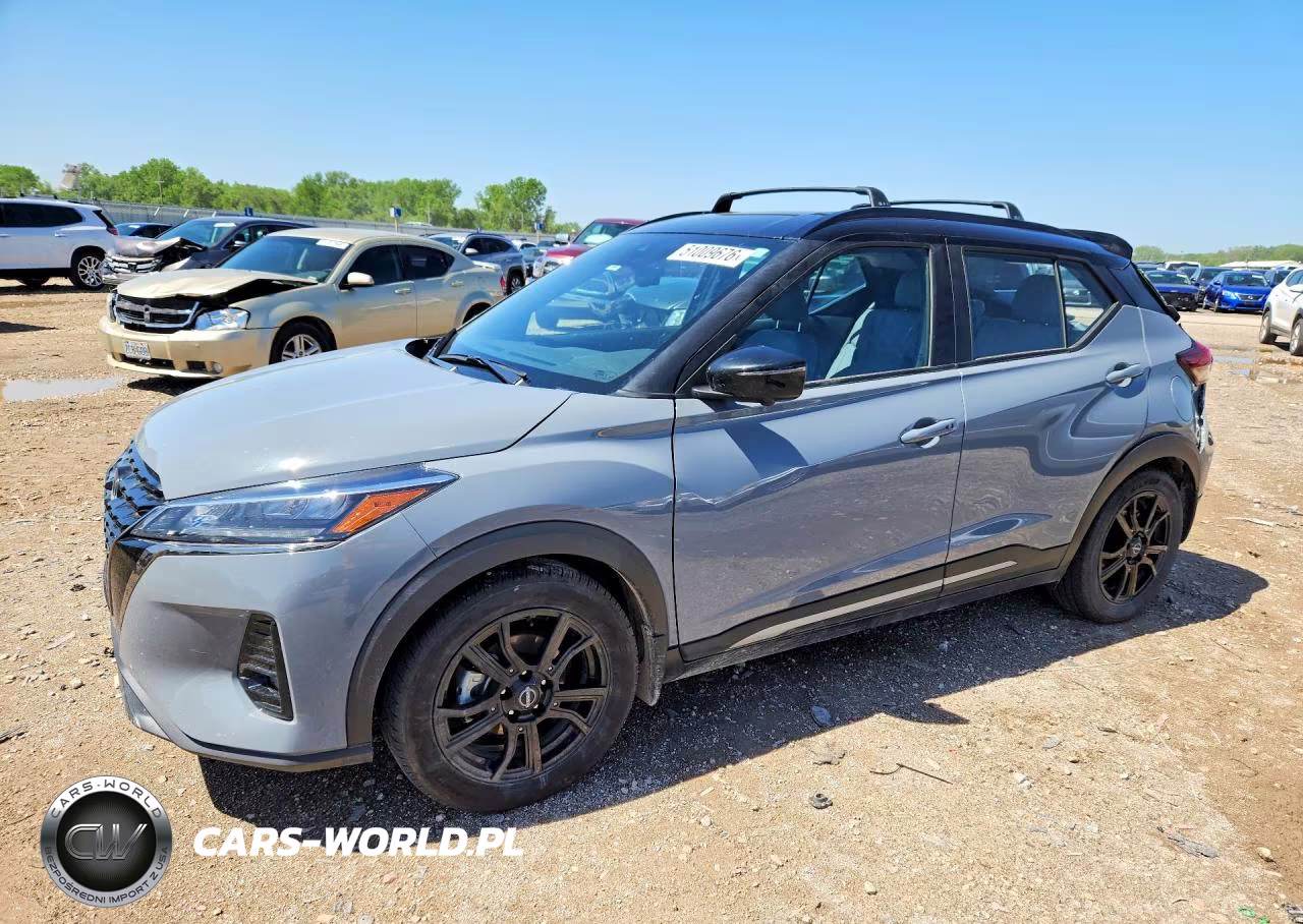 2023 Nissan Kicks Sr
