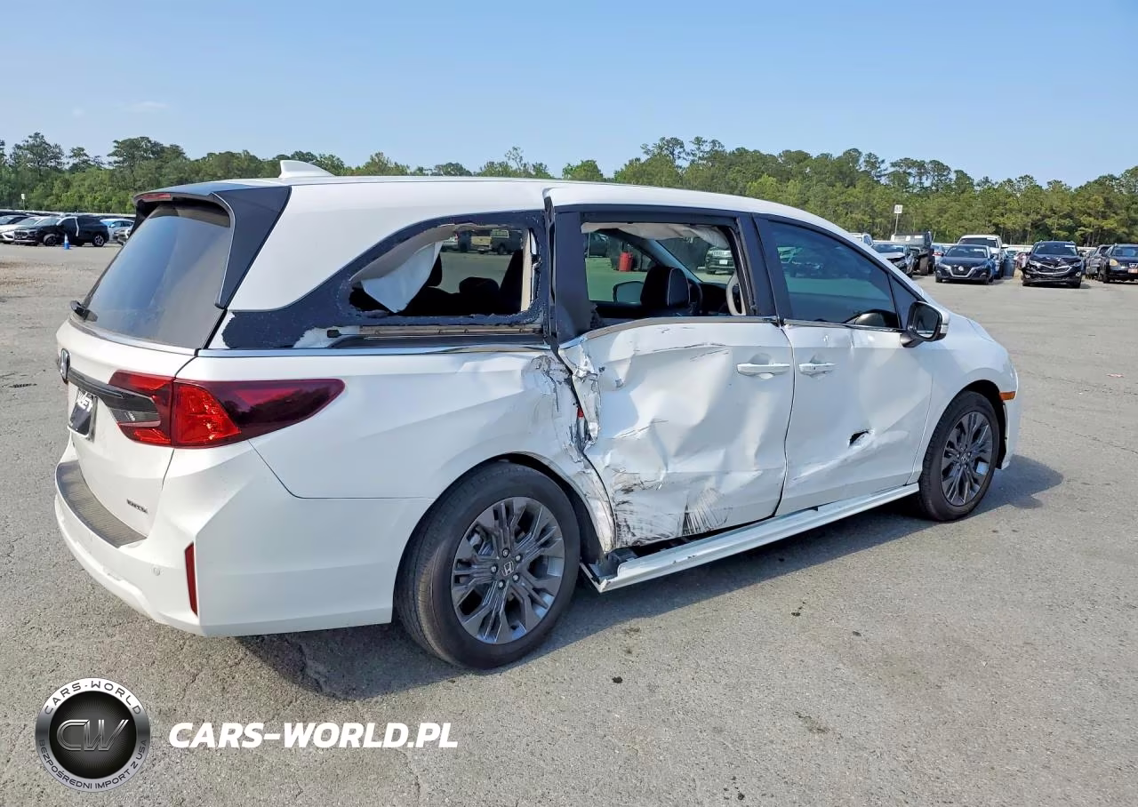 2026 Honda Odyssey Touring VIN:5FNRL6H83TB028764 - 3
