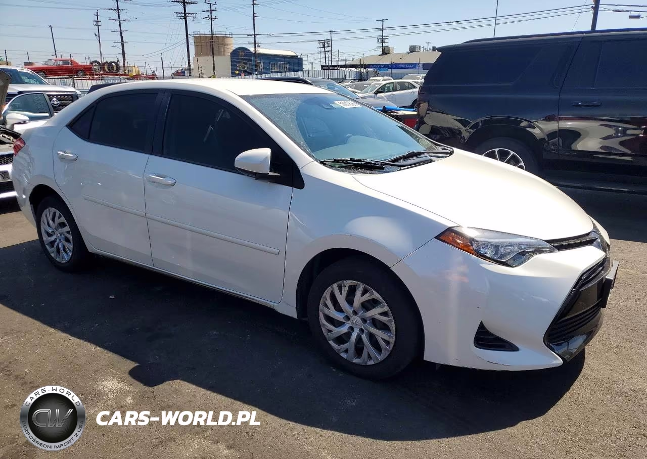 2018 Toyota Corolla Le VIN:5YFBURHE8JP800036 - 4