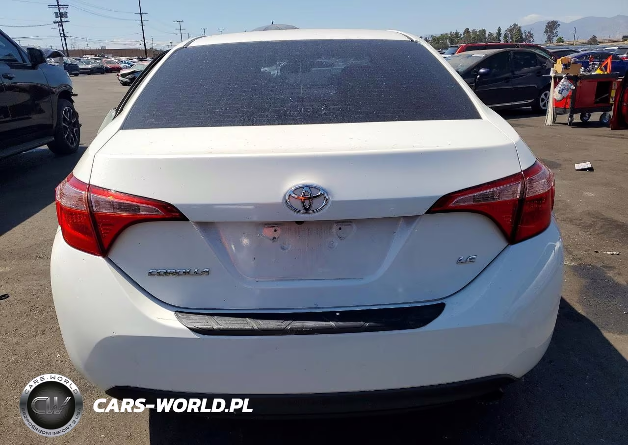2018 Toyota Corolla Le VIN:5YFBURHE8JP800036 - 6