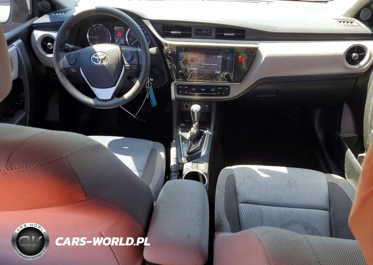 2018 Toyota Corolla Le VIN:5YFBURHE8JP800036 - 8