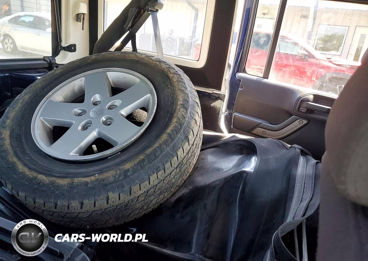 2013 Jeep Wrangler Unlimited Sport VIN:1C4BJWDGXDL558393 - 10