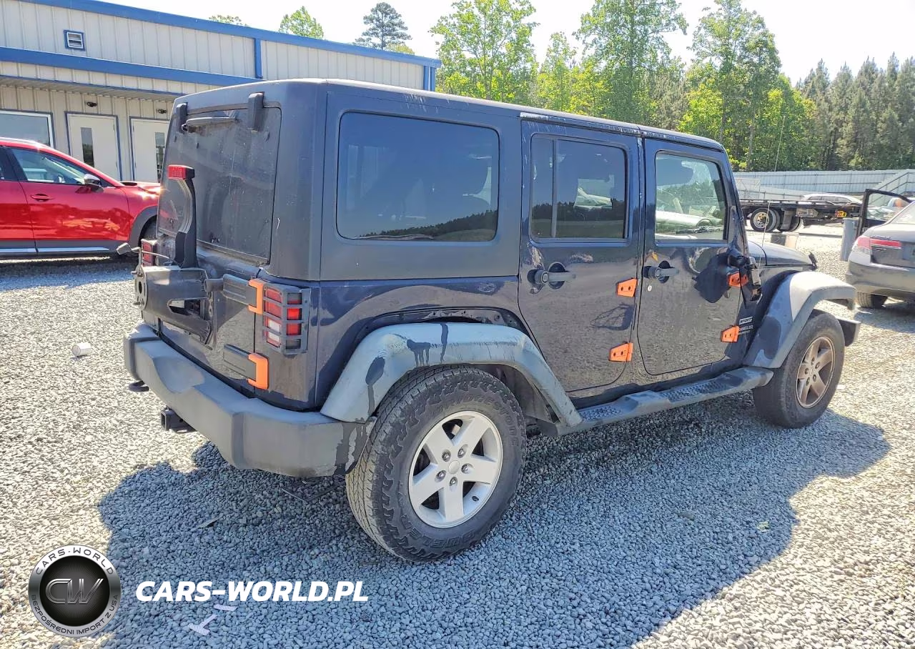 2013 Jeep Wrangler Unlimited Sport VIN:1C4BJWDGXDL558393 - 3