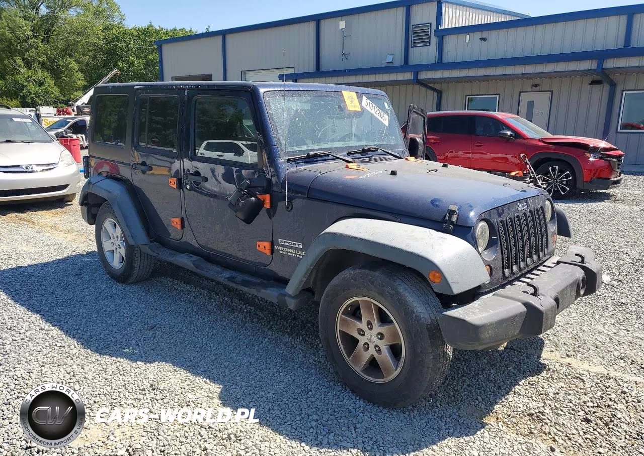 2013 Jeep Wrangler Unlimited Sport VIN:1C4BJWDGXDL558393 - 4