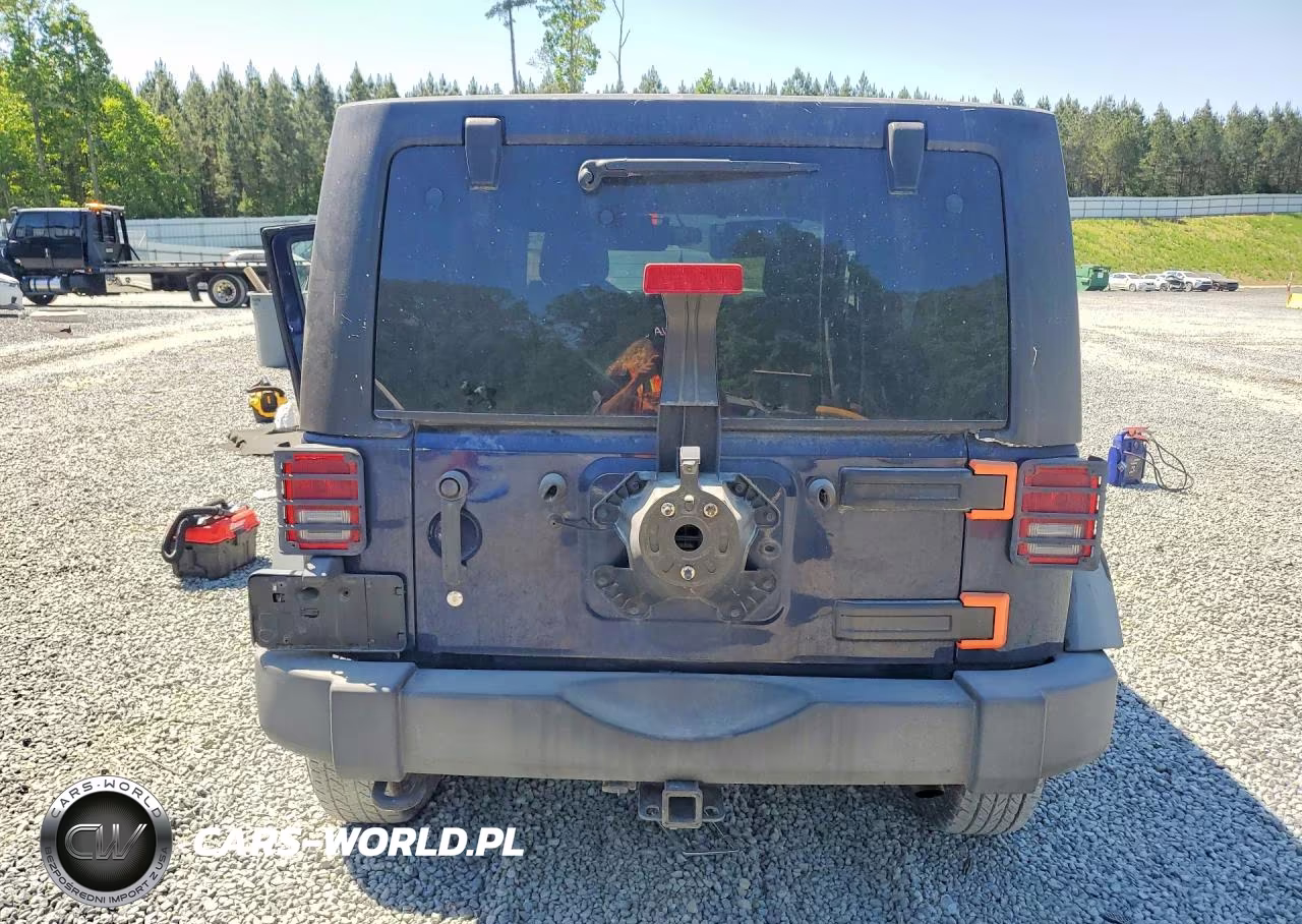 2013 Jeep Wrangler Unlimited Sport VIN:1C4BJWDGXDL558393 - 6