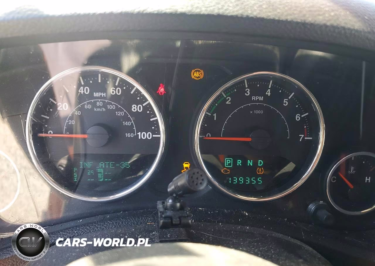 2013 Jeep Wrangler Unlimited Sport VIN:1C4BJWDGXDL558393 - 9