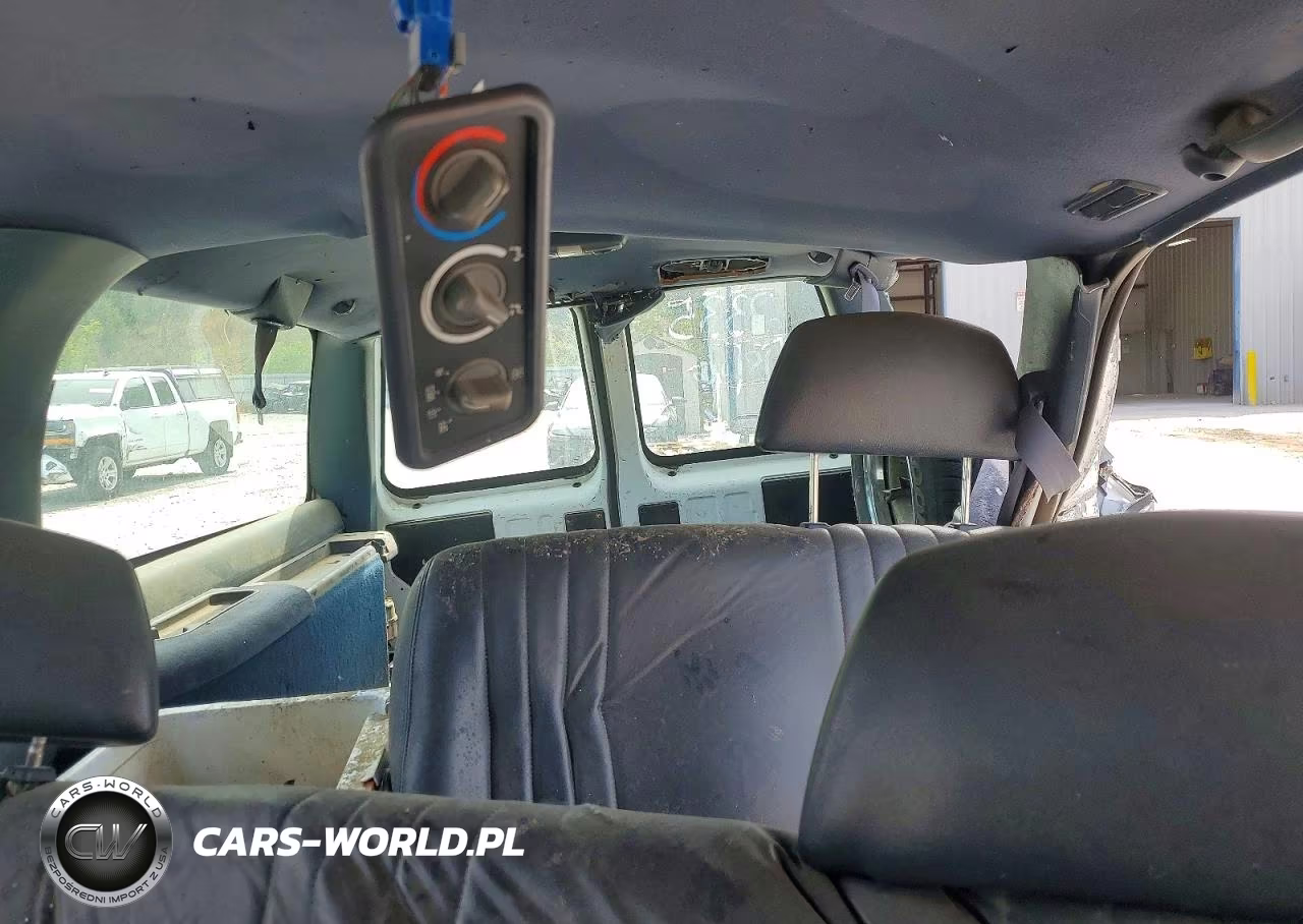 1996 Chevrolet Suburban C1500 VIN:3GNEC16RXTG152335 - 10