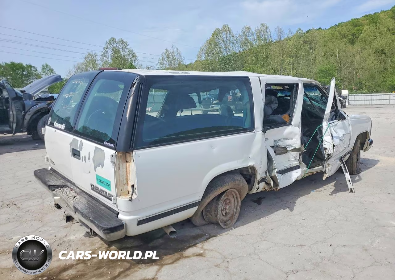 1996 Chevrolet Suburban C1500 VIN:3GNEC16RXTG152335 - 3