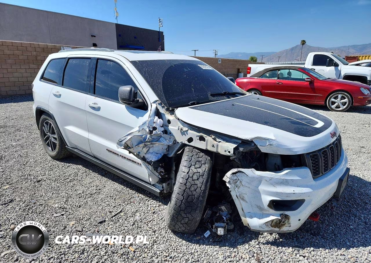 2018 Jeep Grand Cherokee Trailhawk VIN:1C4RJFLT7JC173821 - 4