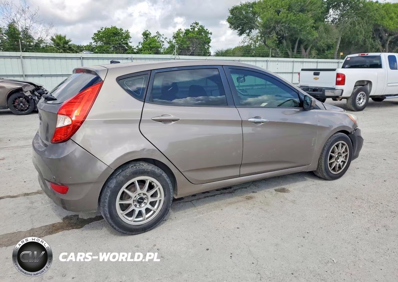 2013 Hyundai Accent Gs VIN:KMHCT5AE3DU138721 - 3