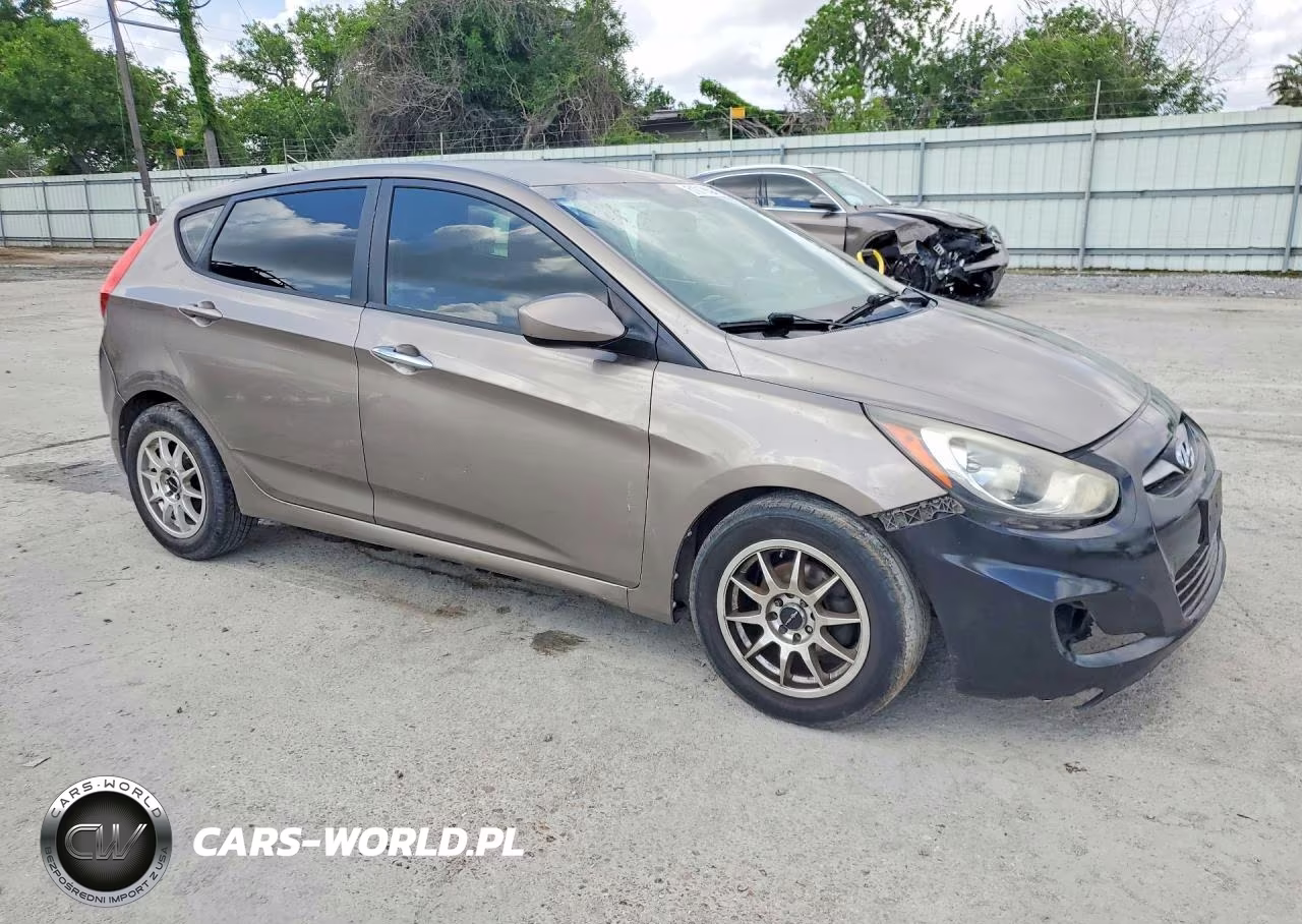 2013 Hyundai Accent Gs VIN:KMHCT5AE3DU138721 - 4