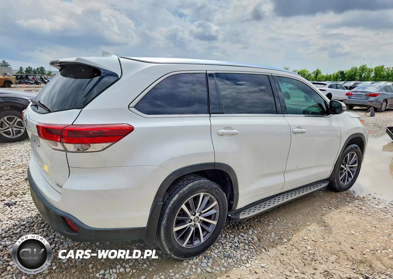 2017 Toyota Highlander Xle VIN:5TDKZRFH4HS517133 - 3