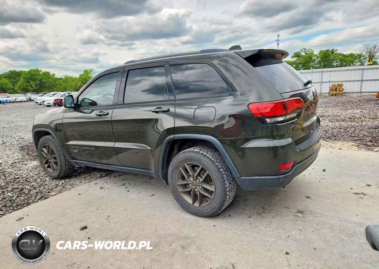 2017 Jeep Grand Cherokee Laredo VIN:1C4RJFAG6HC671377 - 2