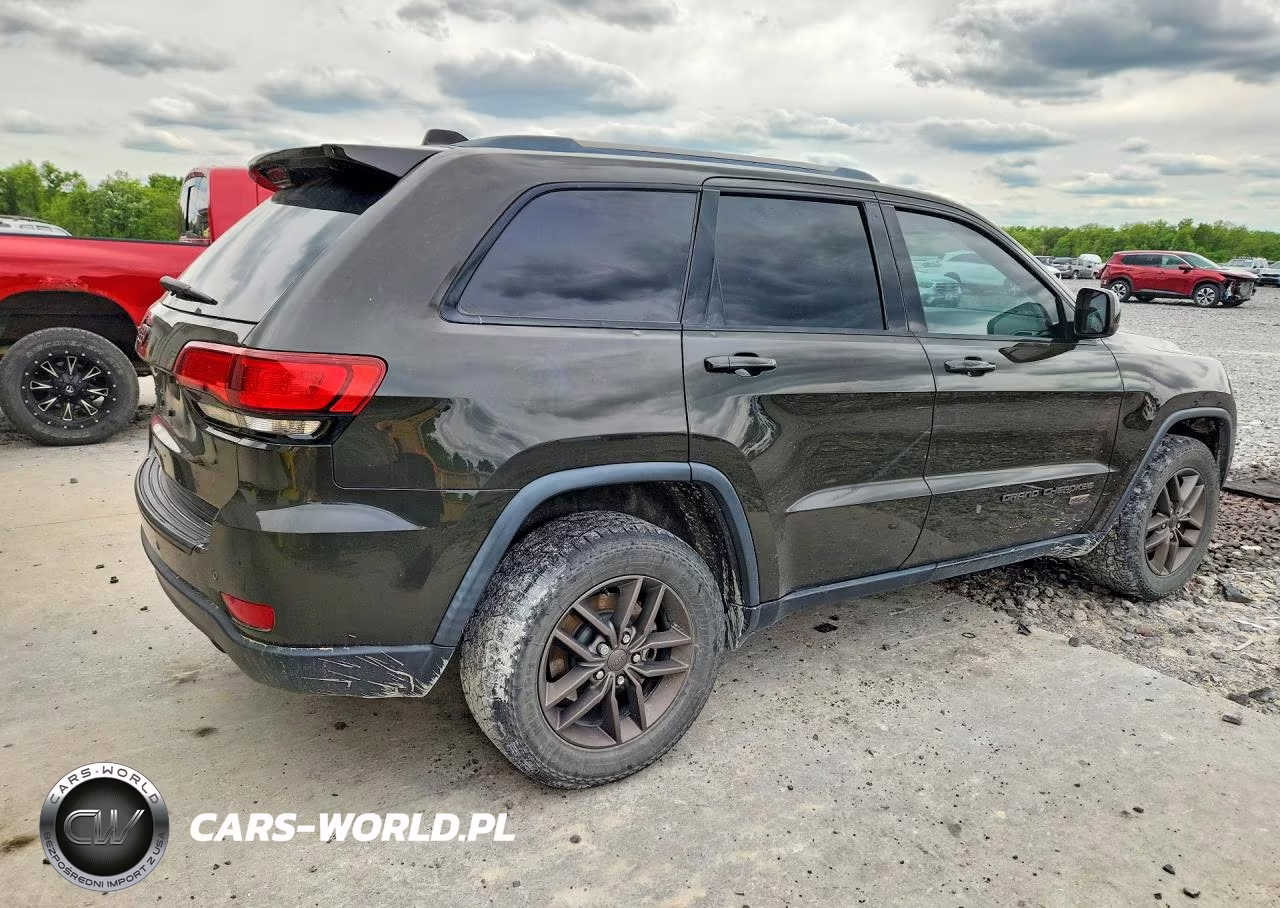 2017 Jeep Grand Cherokee Laredo VIN:1C4RJFAG6HC671377 - 3