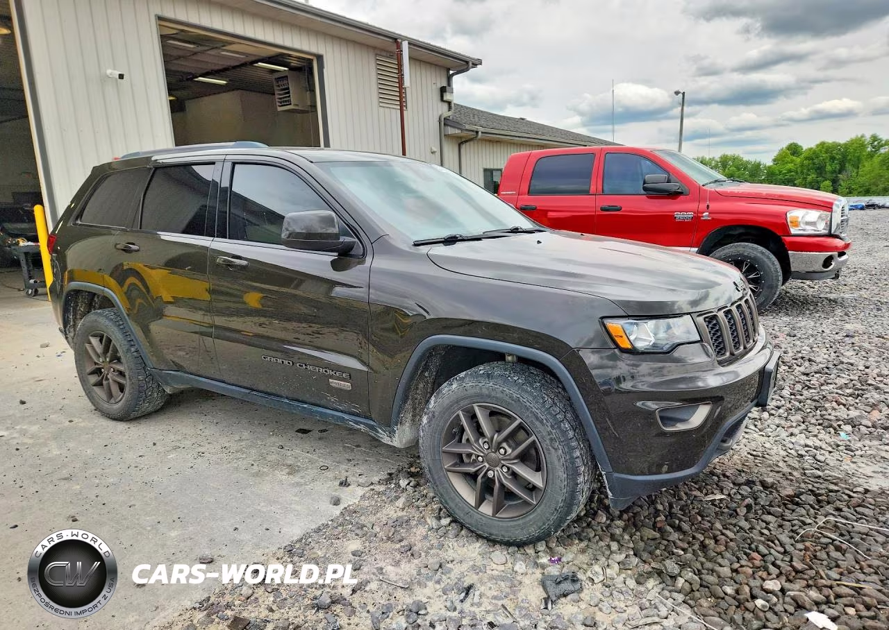 2017 Jeep Grand Cherokee Laredo VIN:1C4RJFAG6HC671377 - 4