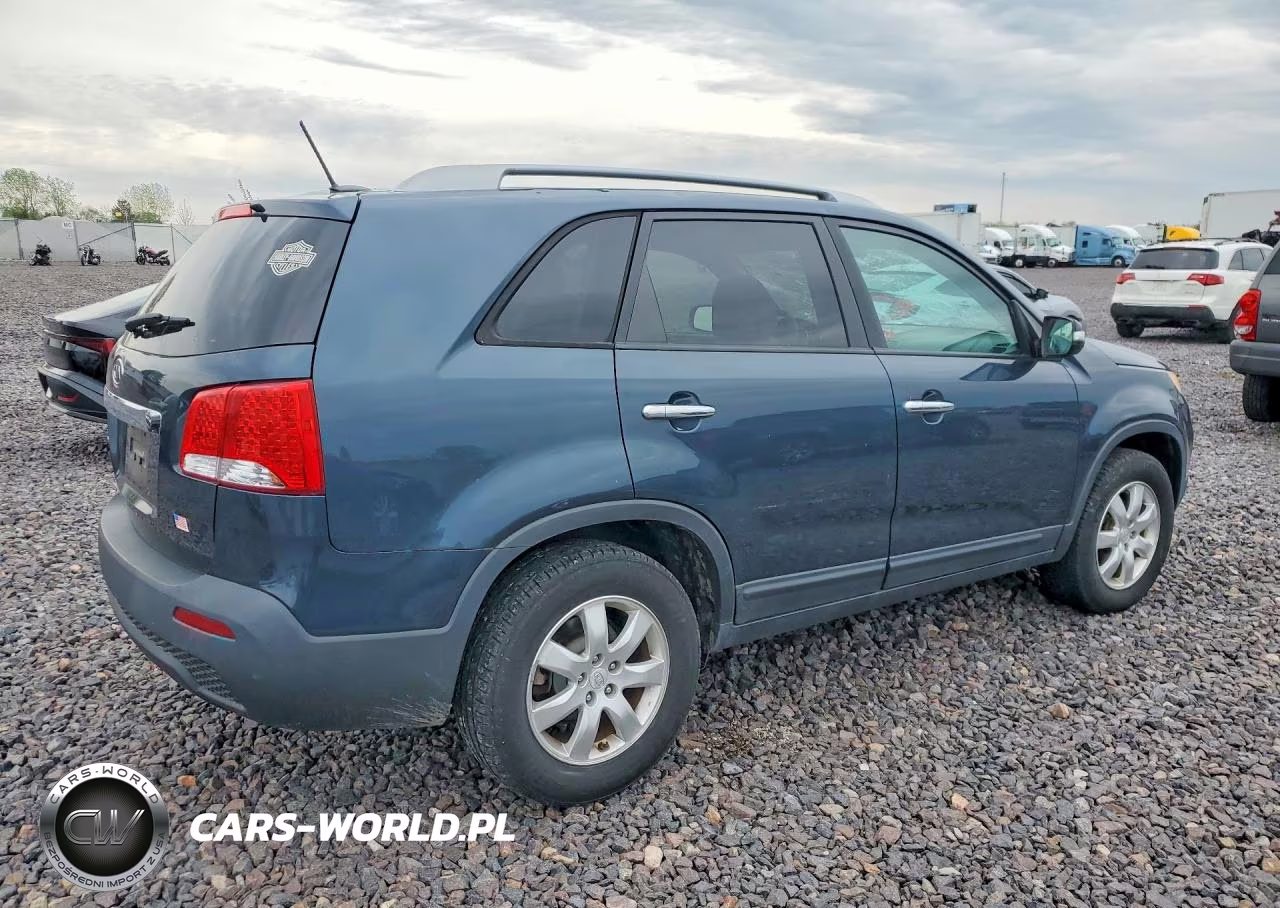 2011 Kia Sorento Lx VIN:5XYKT4A27BG149736 - 3