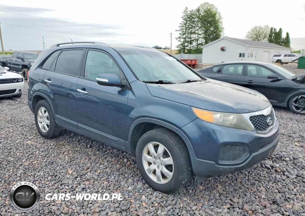 2011 Kia Sorento Lx VIN:5XYKT4A27BG149736 - 4