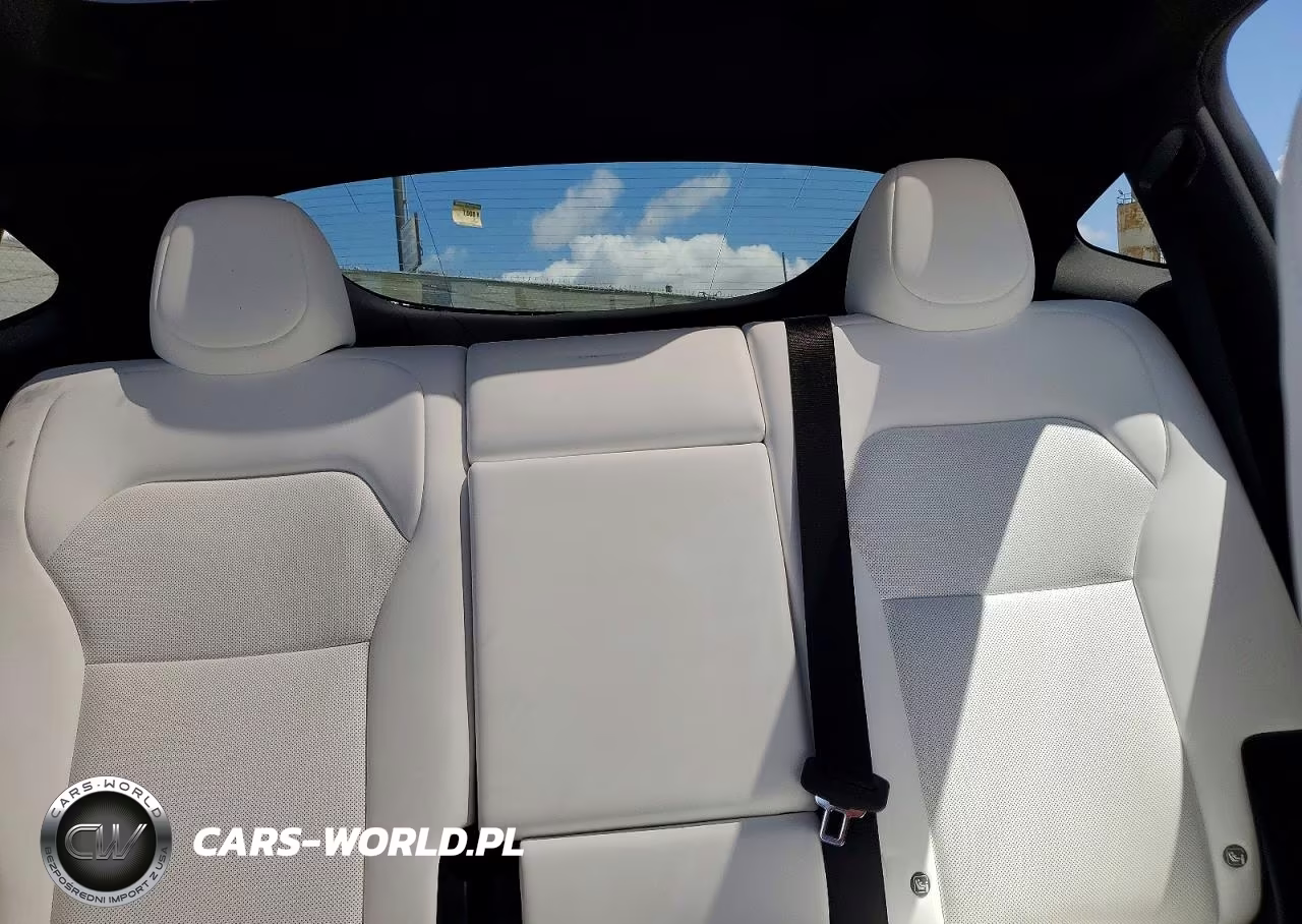 2026 Tesla Model Y VIN:7SAYGDEE2TF609237 - 10