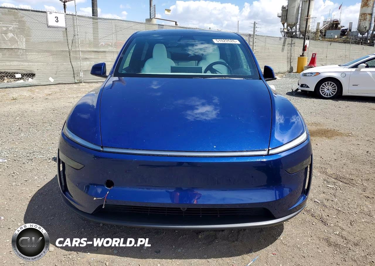 2026 Tesla Model Y VIN:7SAYGDEE2TF609237 - 5
