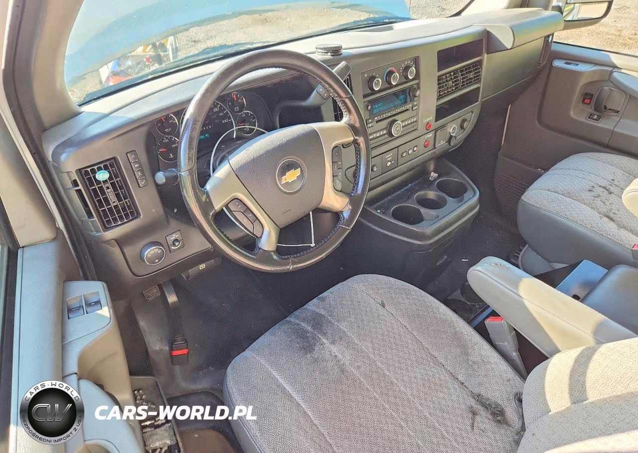 2015 Chevrolet Express G2500 VIN:1GCWGFCFXF1155781 - 8