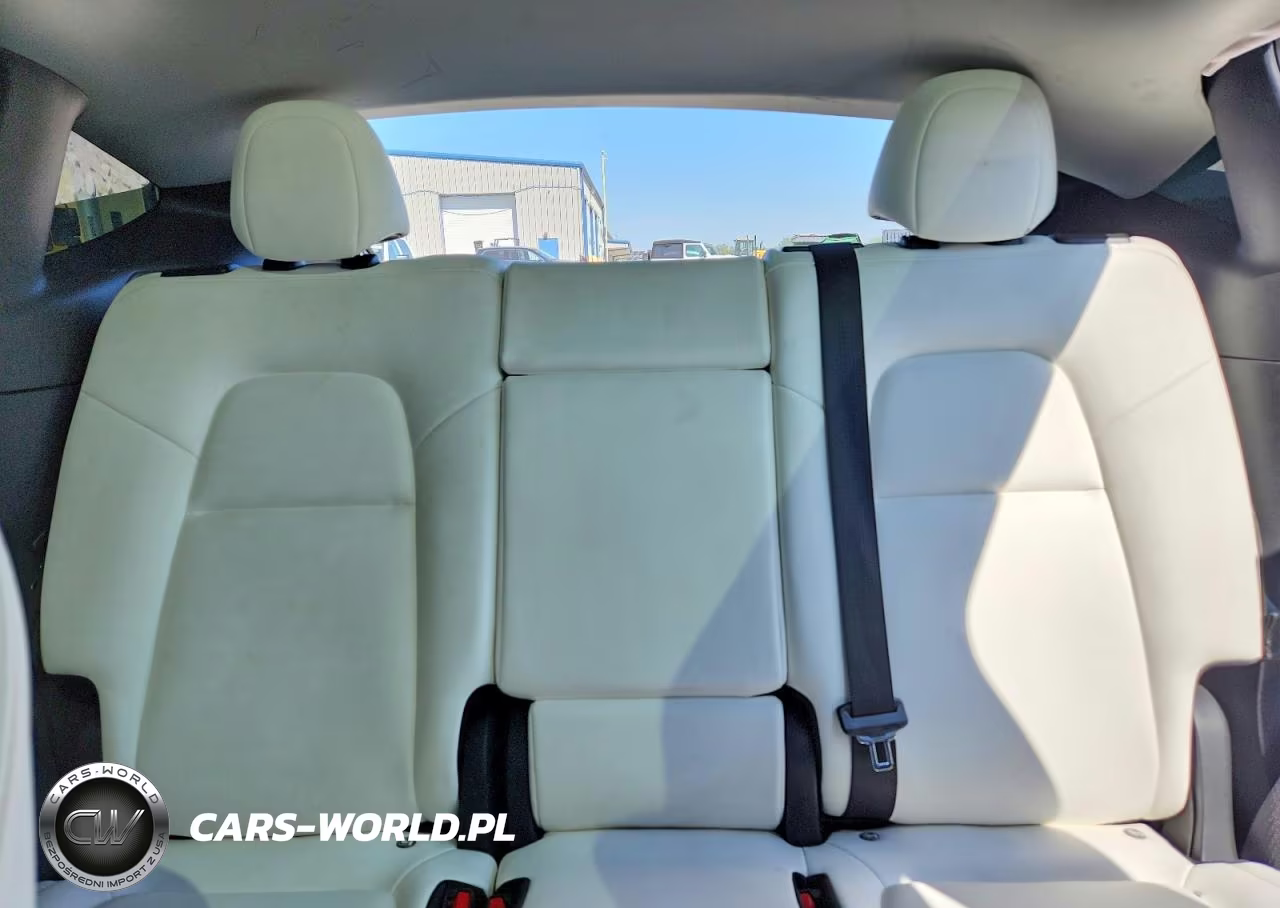 2021 Tesla Model Y VIN:5YJYGAEE0MF202403 - 10