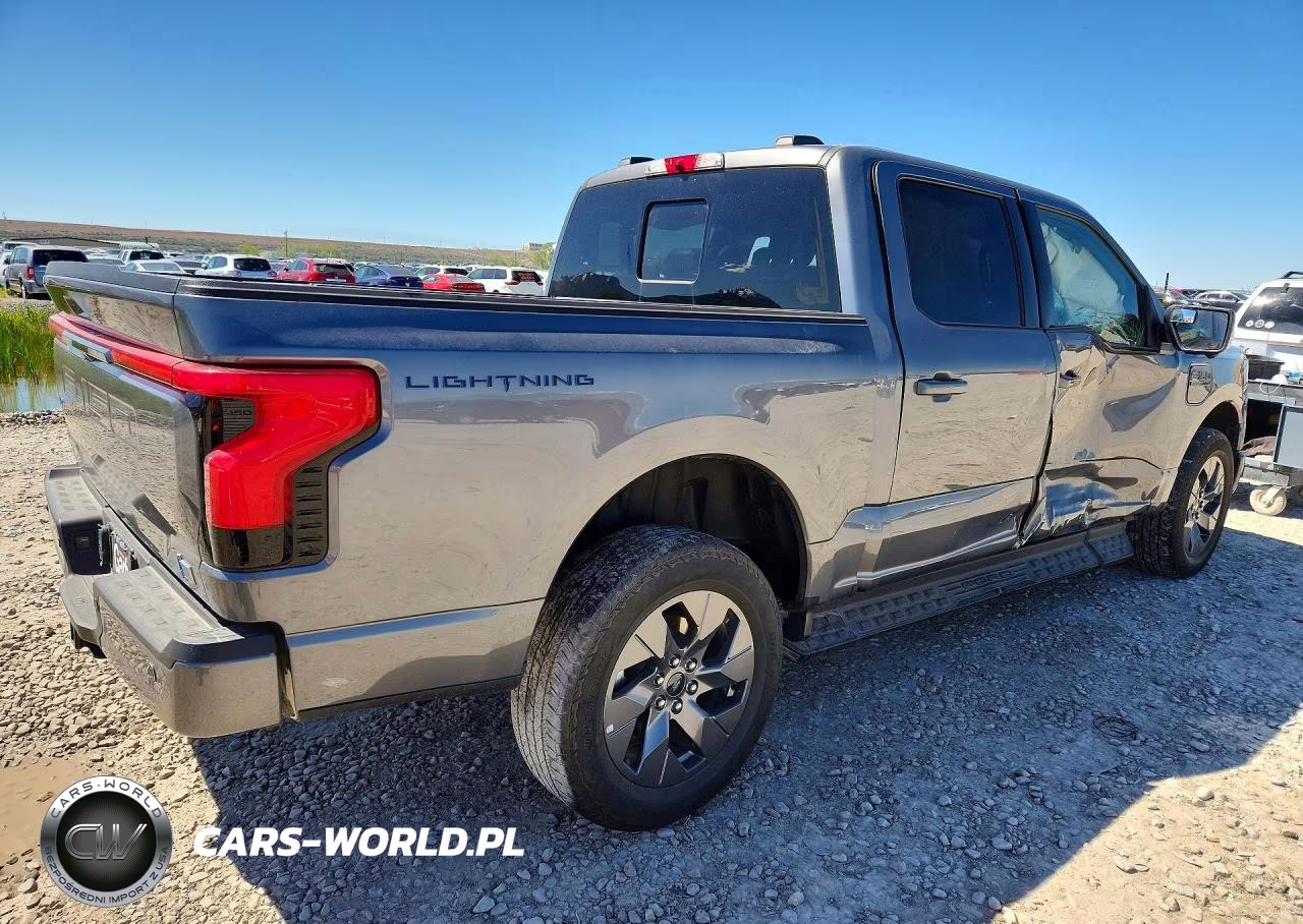 2023 Ford F150 Lightning Pro VIN:1FTVW1EL6PWG16855 - 3