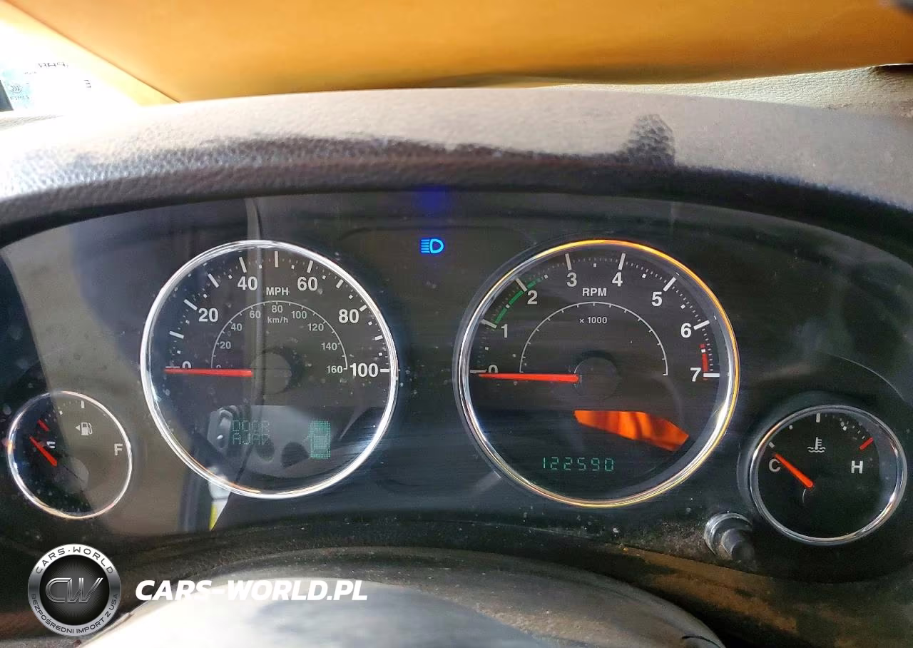2013 Jeep Wrangler Unlimited Sport VIN:1C4BJWDGXDL677450 - 9