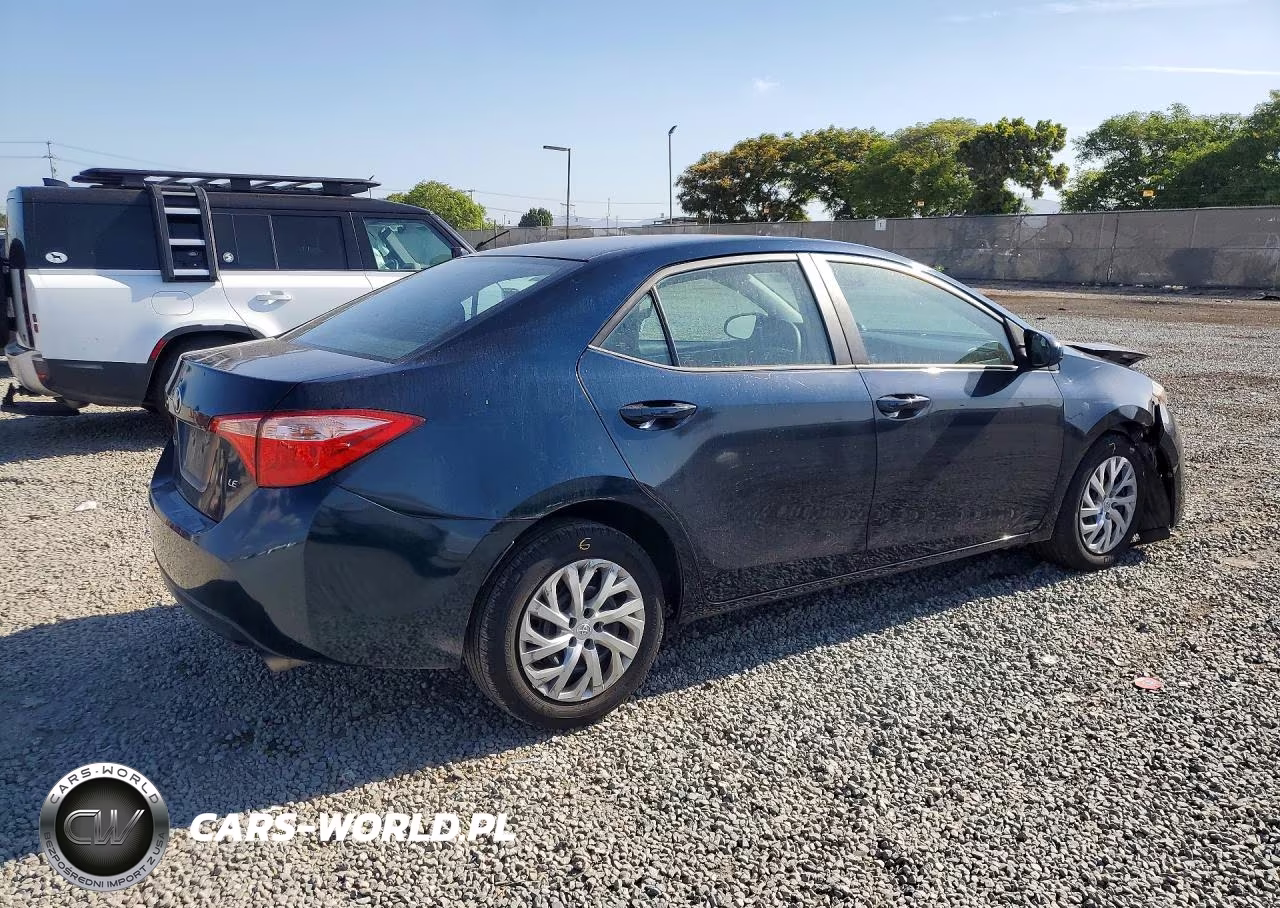 2019 Toyota Corolla Le VIN:2T1BURHE5KC152933 - 3