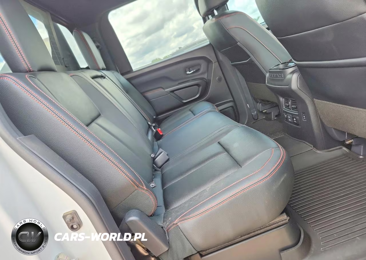 2024 Nissan Titan Pro-4X VIN:1N6AA1ED6RN111040 - 10