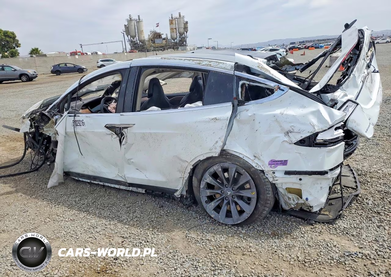 2018 Tesla Model X VIN:5YJXCBE24JF112993 - 2