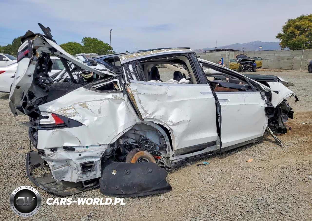 2018 Tesla Model X VIN:5YJXCBE24JF112993 - 3