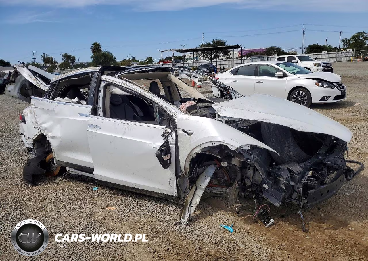 2018 Tesla Model X VIN:5YJXCBE24JF112993 - 4