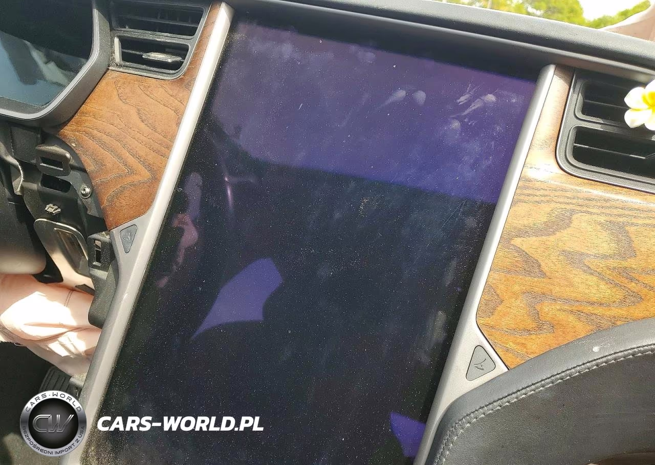 2018 Tesla Model X VIN:5YJXCBE24JF112993 - 9