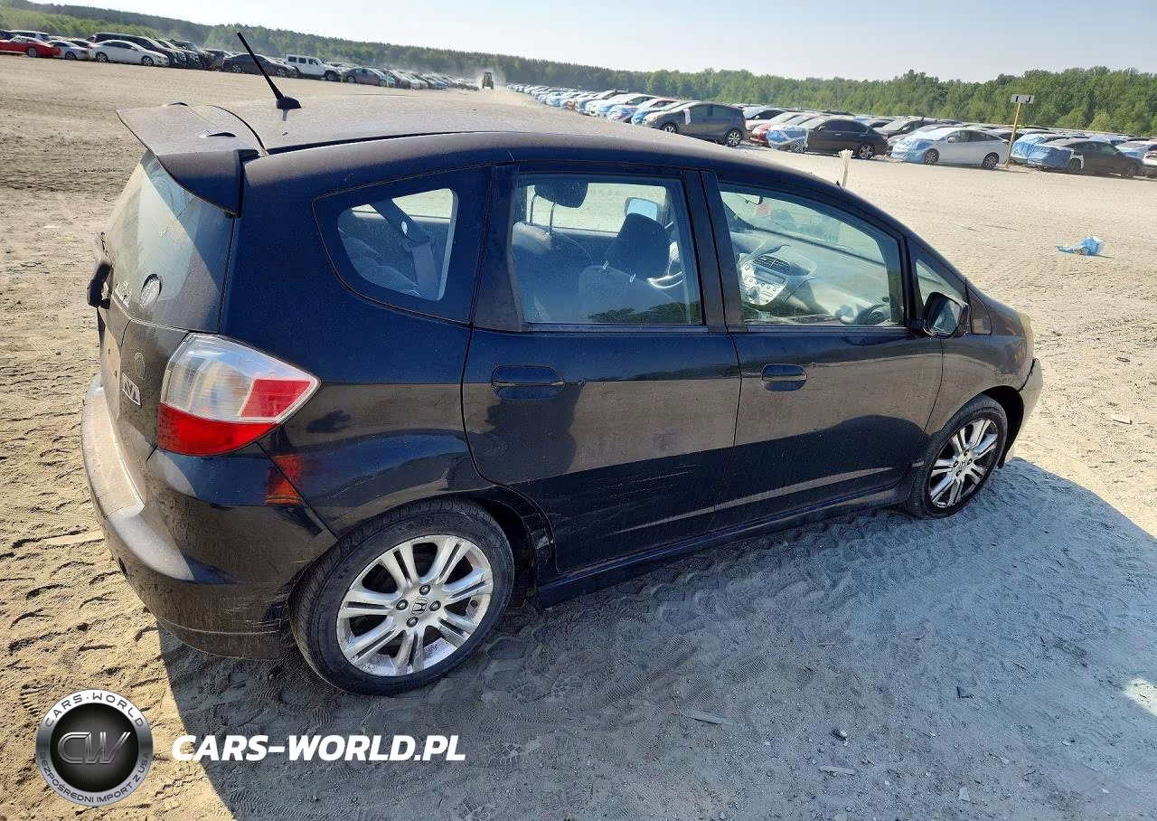 2009 Honda Fit Sport VIN:JHMGE874X9S025642 - 3