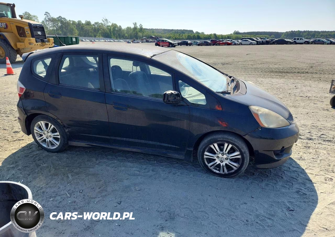 2009 Honda Fit Sport VIN:JHMGE874X9S025642 - 4