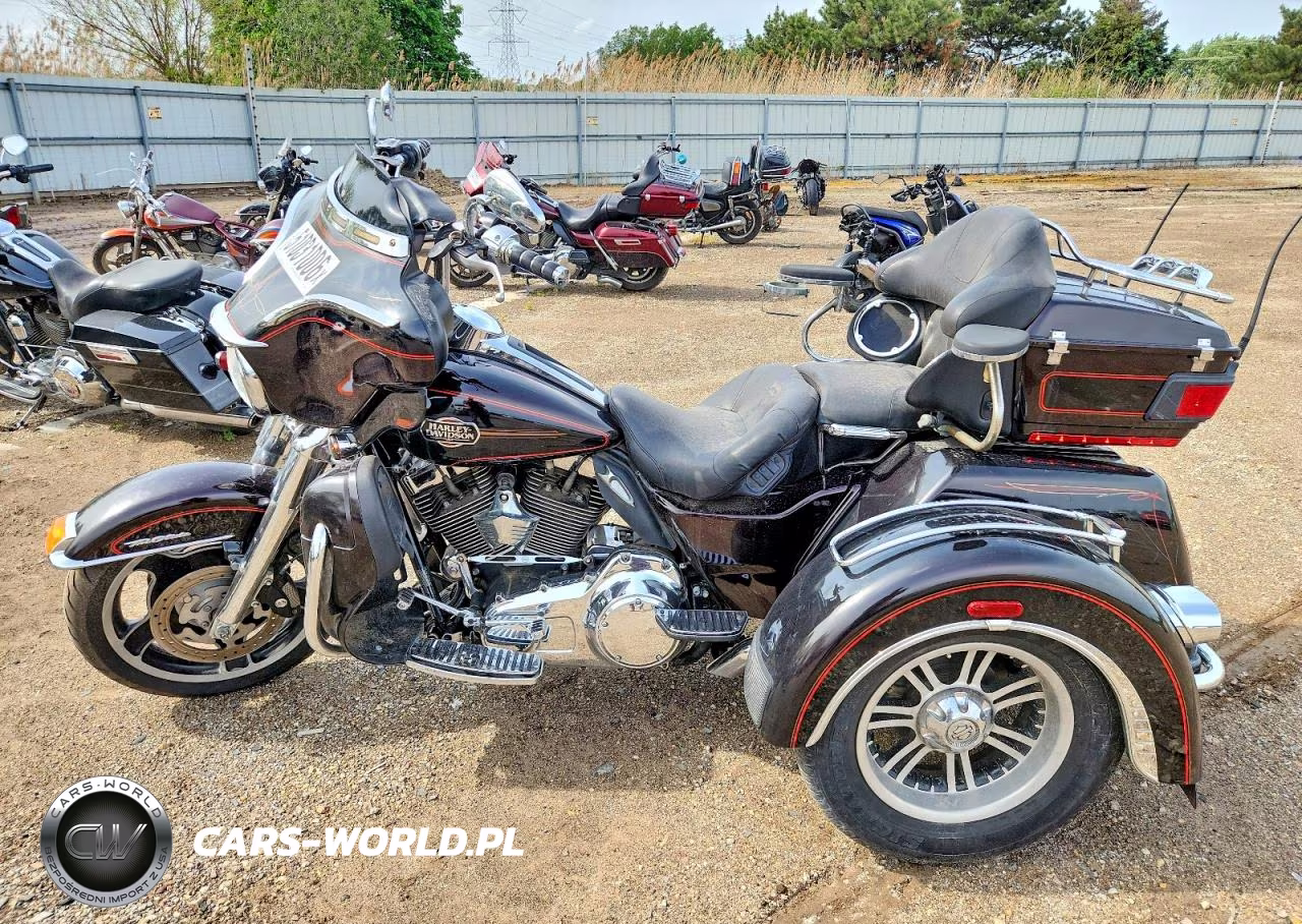 2013 Harley-Davidson Flhx Street Glide VIN:1HD1KBM19DB695214 - 3
