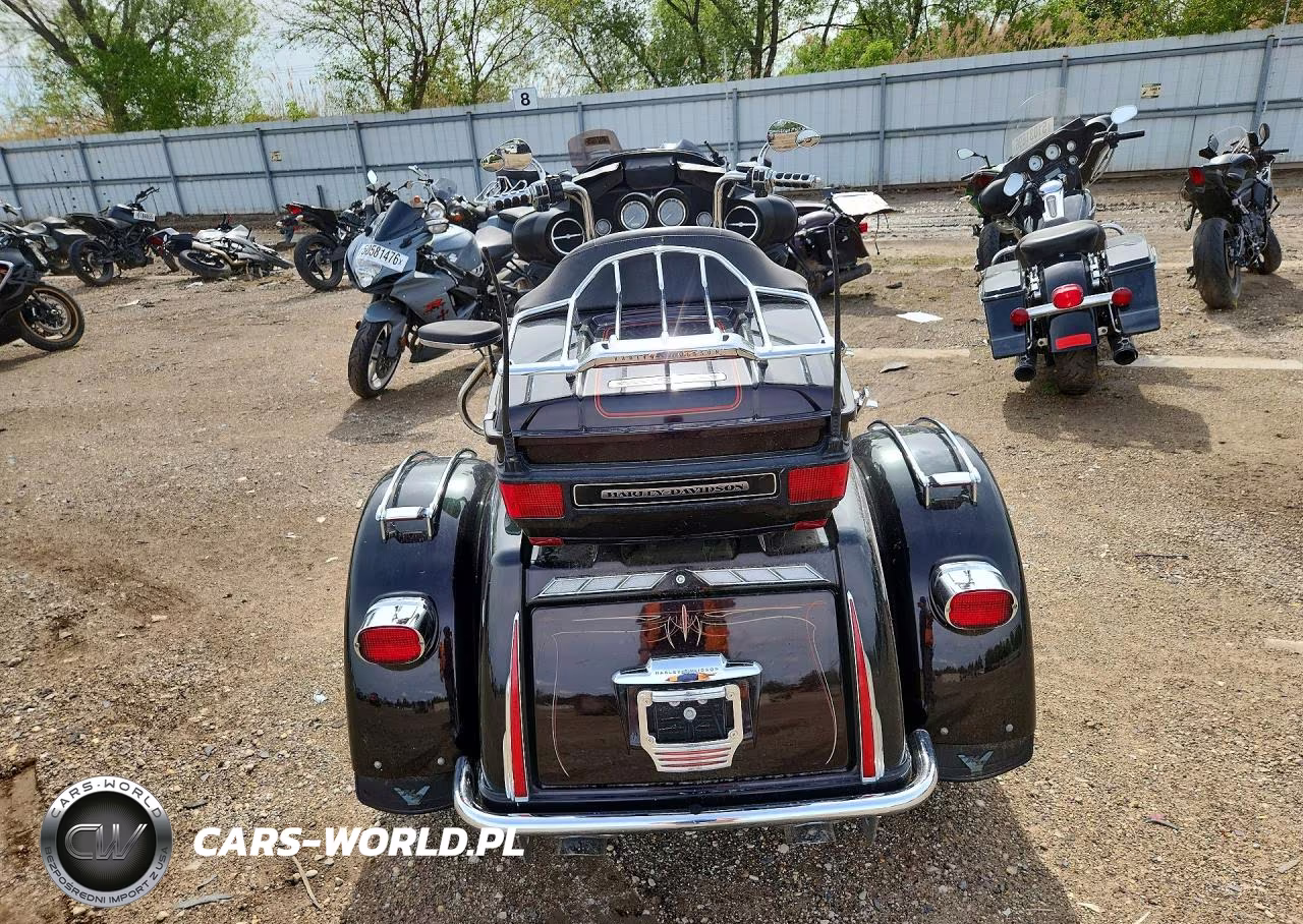 2013 Harley-Davidson Flhx Street Glide VIN:1HD1KBM19DB695214 - 4